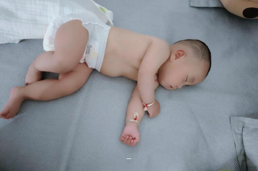雅安怀孕肚子撑的难受